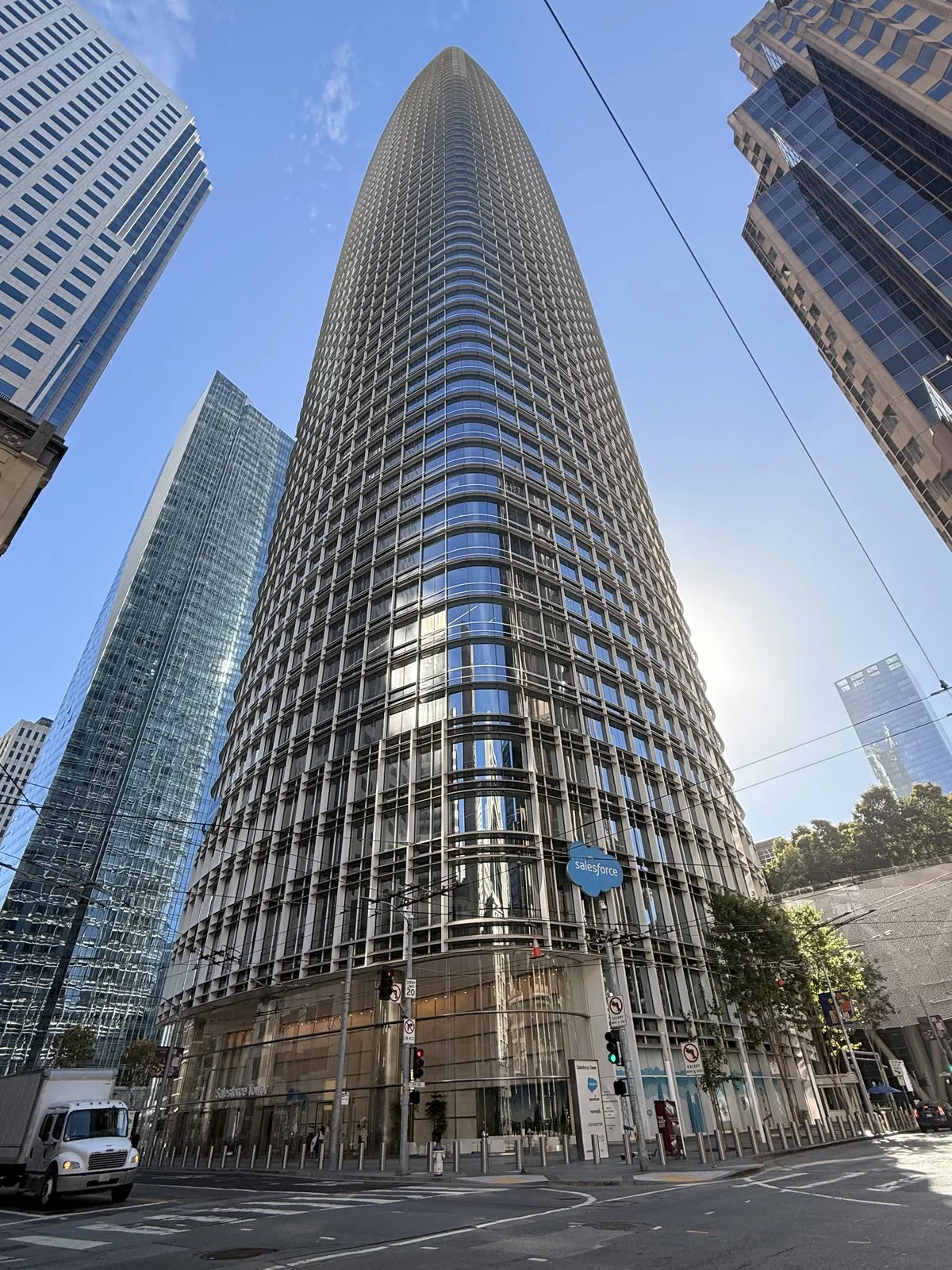 Salesforce Tower, San Francisco, from street level